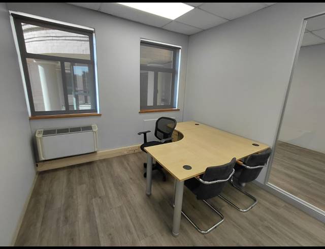 160M² OFFICE TO LET IN LYME PARK